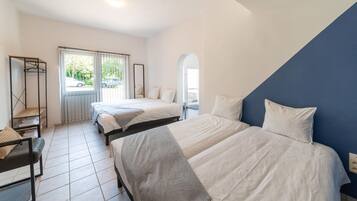 House | 5 bedrooms, bed sheets