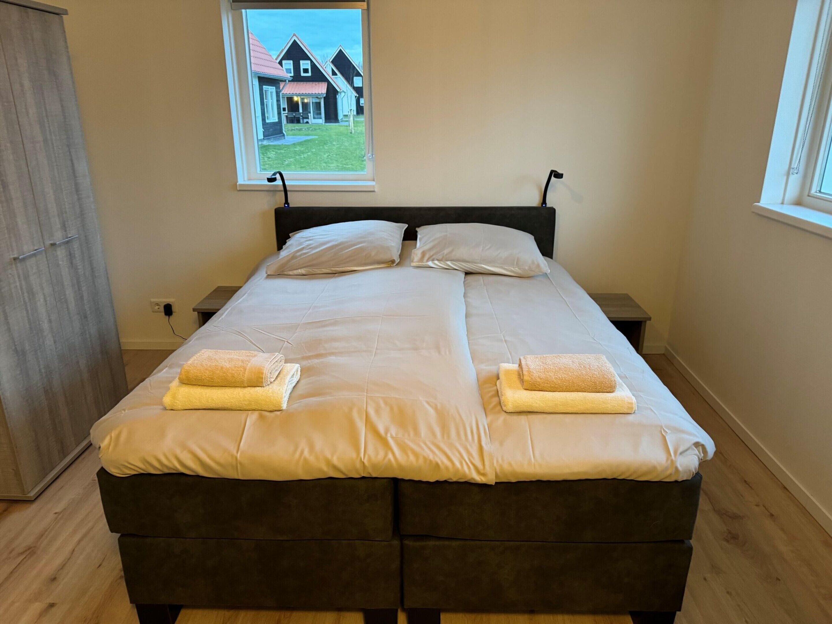 House | 3 bedrooms, individually furnished, bed sheets