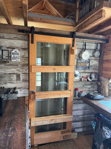 Tiny house on 50+ acre farm. Easy drive to Covington square and more! 