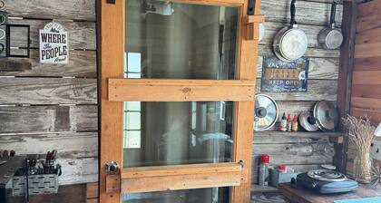 Tiny house on 50+ acre farm. Easy drive to Covington square and more!