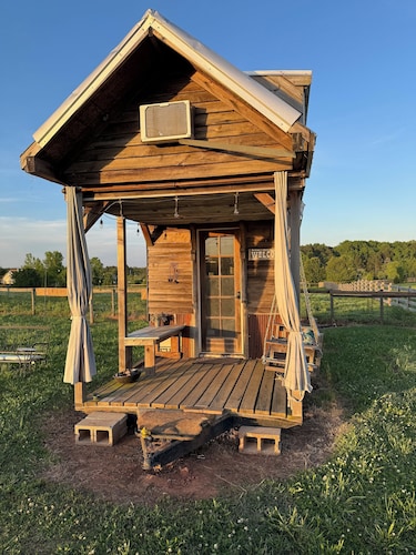 Tiny house on 50+ acre farm. Easy drive to Covington square and more! 