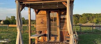 Tiny house on 50+ acre farm. Easy drive to Covington square and more! 