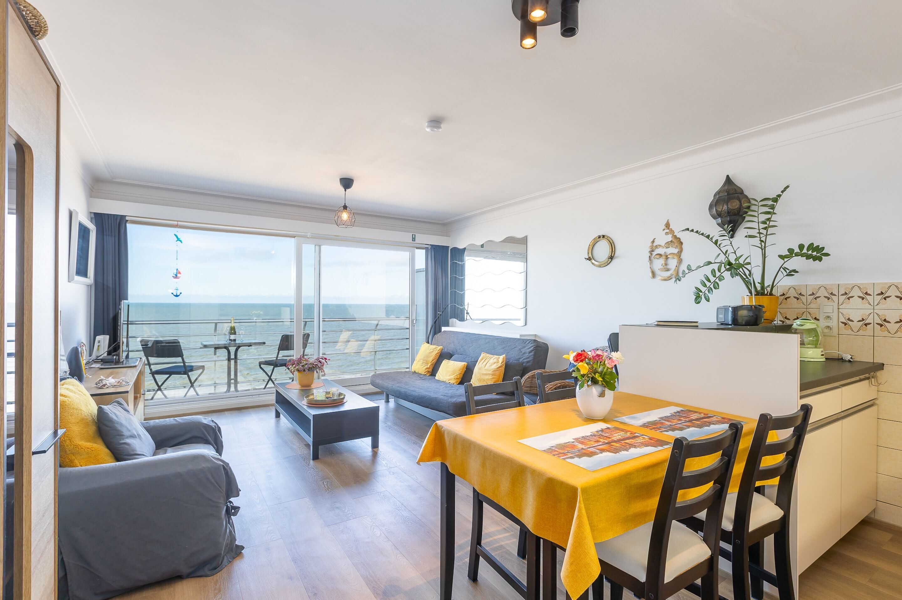 Apartment | Dining