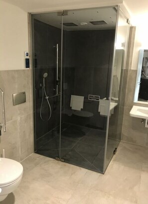 Apartment | Bathroom | Towels - High End Travemunde Comfortable Vacation Home (Lübeck)