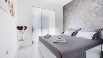 Căn hộ | 2 phòng ngủ, trang bị nội thất với thiết kế riêng biệt