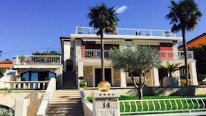 Unclassified image, 3 of 32, button - Studio Apartment Villa Maja (Omisalj)
