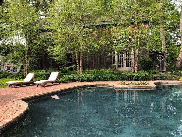 Lämmitetty uima-allas