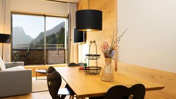 Apartment | Dining