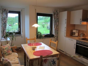 Apartment | Private kitchen - Bohn - Holiday Apartment 2 (Gersfeld)