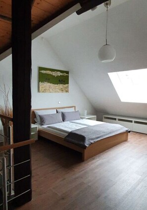 House | 2 bedrooms, individually furnished, iron/ironing board