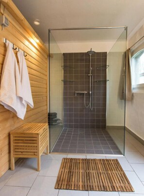 House | Bathroom - in the Estate Worker's House (Karstädt)