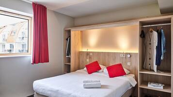 Apartment | 3 bedrooms, individually furnished, bed sheets