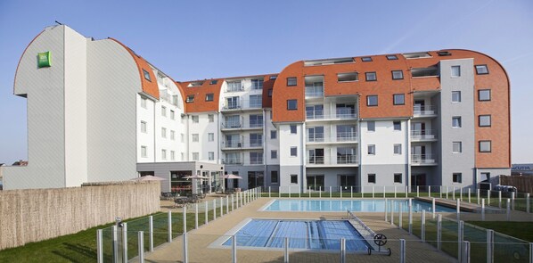 Apartment | Pool | Outdoor pool - Comfortable Apartment With air Conditioning (Bruges)