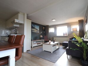 Living area - Holiday Home in Donkerbroek Near Forest Trails (Donkerbroek)