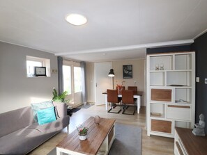 Living area - Holiday Home in Donkerbroek Near Forest Trails (Donkerbroek)