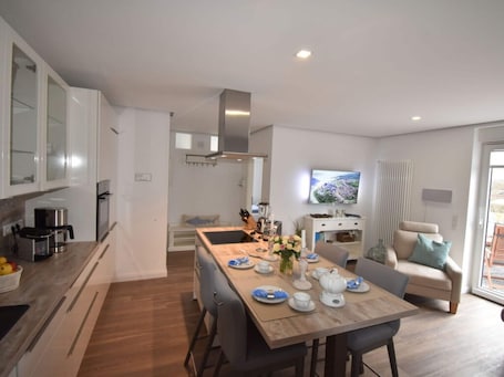 Apartment | Private kitchen | Electric kettle, toaster