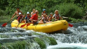 A group of people in a yellow raft navigating a river surrounded by greenery. - Holiday Apartment Beach House IVA App.1 (Gradac)