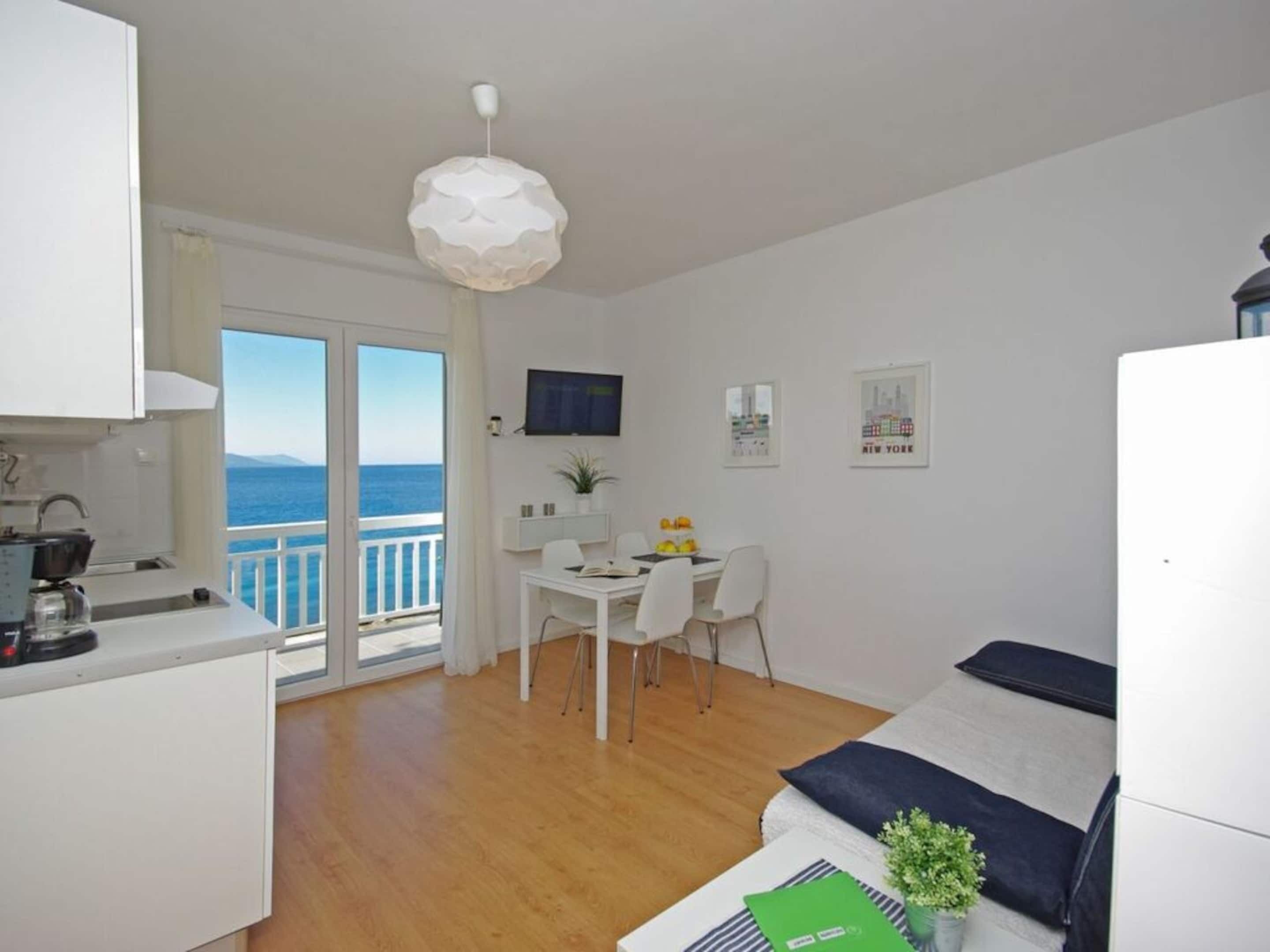 Apartment | Private kitchen | Electric kettle, toaster