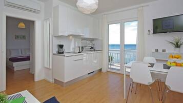 Apartment | Private kitchen | Electric kettle, toaster