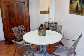 Apartment | Dining - Apartment Regina - Duplex Two Bedroom Apartment (Split)