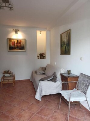 Living room - Apartment Regina - Duplex Two Bedroom Apartment (Split)