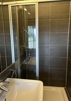 Apartment | Bathroom - Holiday Home Meerhuus (Butjadingen)