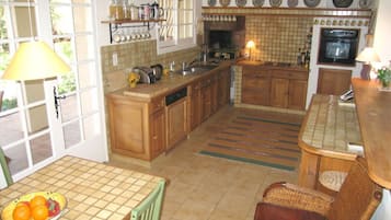 Vila | Dapur pribadi | Oven, ketel listrik, dan pemanggang roti