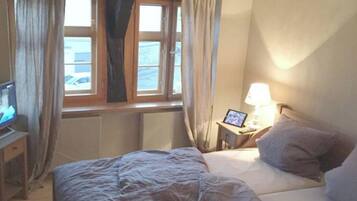 4 bedrooms, iron/ironing board