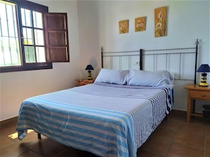 3 quartos, individualmente mobiliados, ferros/tábuas de passar roupa