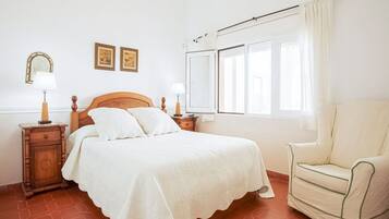 3 bedrooms, bed sheets