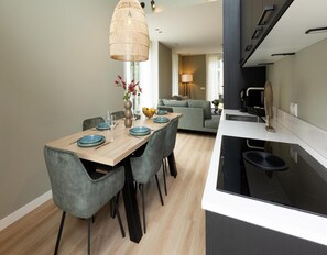 House | Dining - Forest Villa With Hot Tub 6 Persons (Wekerom)