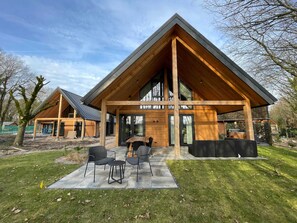 House | Exterior - Forest Villa With Hot Tub 6 Persons (Wekerom)