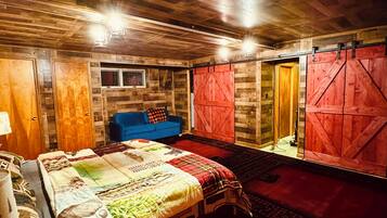 5 slaapkamers, een bureau, een strijkplank/strijkijzer, gratis wifi