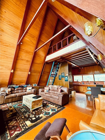 Smart TV, ping pong, books. A-Frame Retreat I 34 Acres I Lake/Camping/Hot Tub