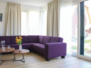House | Living area - Villa in Friesland With Waterfront Jetty (Idskenhuizen)