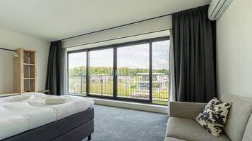 House | 8 bedrooms, individually furnished, bed sheets