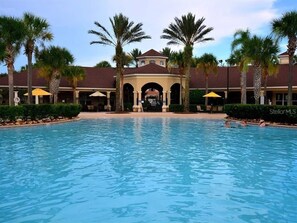 Outdoor pool, a heated pool - 10min to Disney, spacious townhome & family resort (Kissimmee)