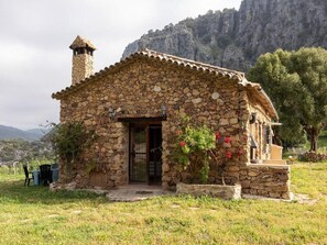 House | Exterior - Casa El Garciago Designed for Nature Lovers (Ubrique)