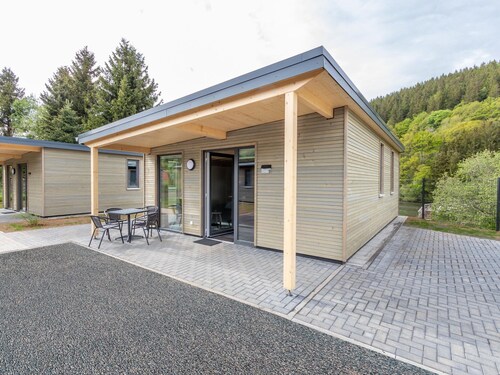 Komfortables Bungalow am Kronenburger See mit Terrasse