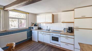 Apartment | Private kitchen | Oven