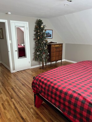 3 bedrooms, iron/ironing board, travel cot, free WiFi