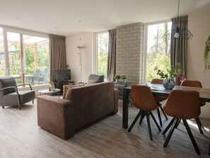 Bungalow | Living room - Atmospheric Bungalow With Dishwasher, in Friesland (Appelscha)