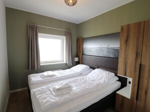 House | 5 bedrooms, individually furnished, bed sheets - Modern Getaway in Friesland (Leons)