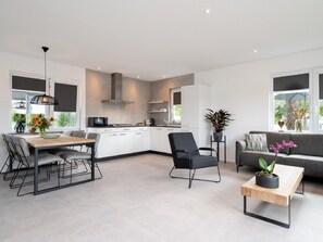 Private kitchen - Beautiful Holiday Home Near Alkmaar (Hensbroek)
