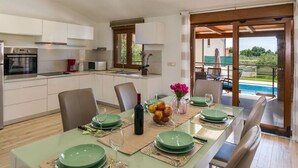 A modern kitchen with white cabinets, a built-in oven, and a microwave. - Villa Monteci Comfortable Holiday Residence (Vodnjan)