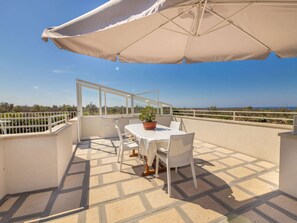 House | Balcony - Villa Near Ionian Sea With Rooftop Terrace (Taviano)