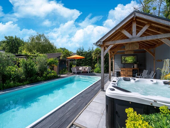 Hus | Basseng | Utendørsbasseng