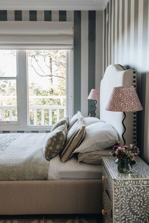 4 bedrooms, desk, iron/ironing board, travel cot