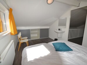 House | 3 bedrooms, individually furnished, bed sheets