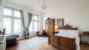 1 bedroom, iron/ironing board, travel cot, free WiFi
